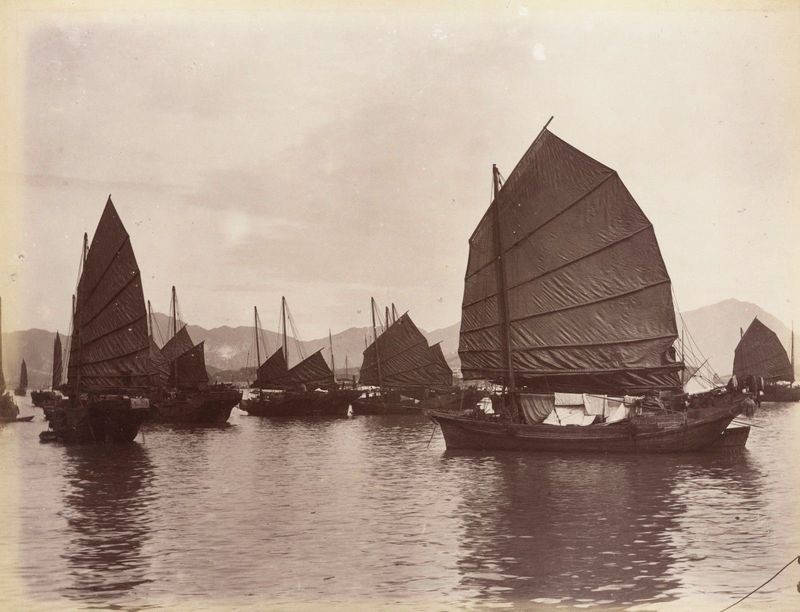Džunky v Kantone v roku 1880. Odhaduje sa, že Ching Shih velila na vrchole svojej moci asi 1800 pirátskym lodiam.